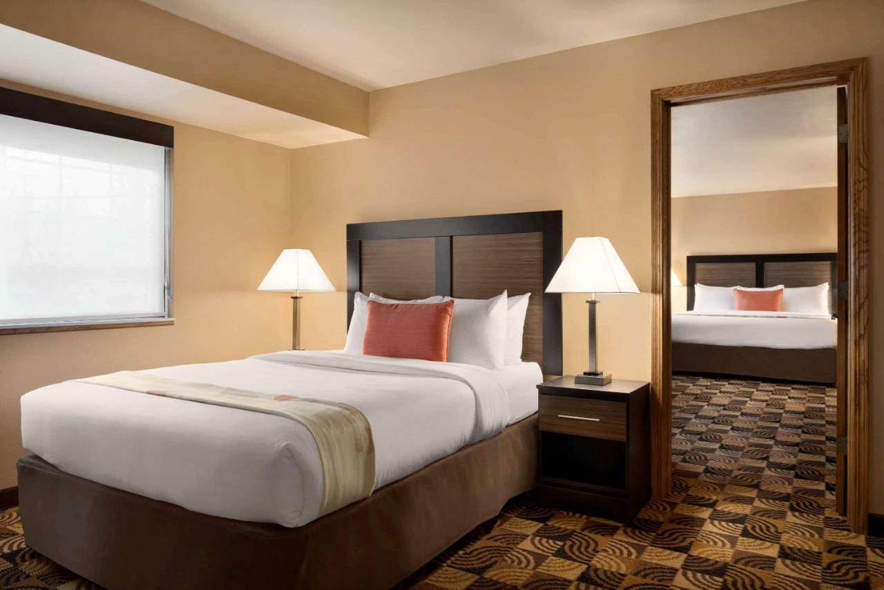 Deluxe Suite with Two Queen Beds - Non-Smoking