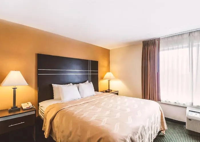 Norwood Inn & Suites Milwaukee