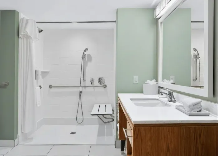 3 star hotels Home2 Suites By Hilton Milwaukee Airport